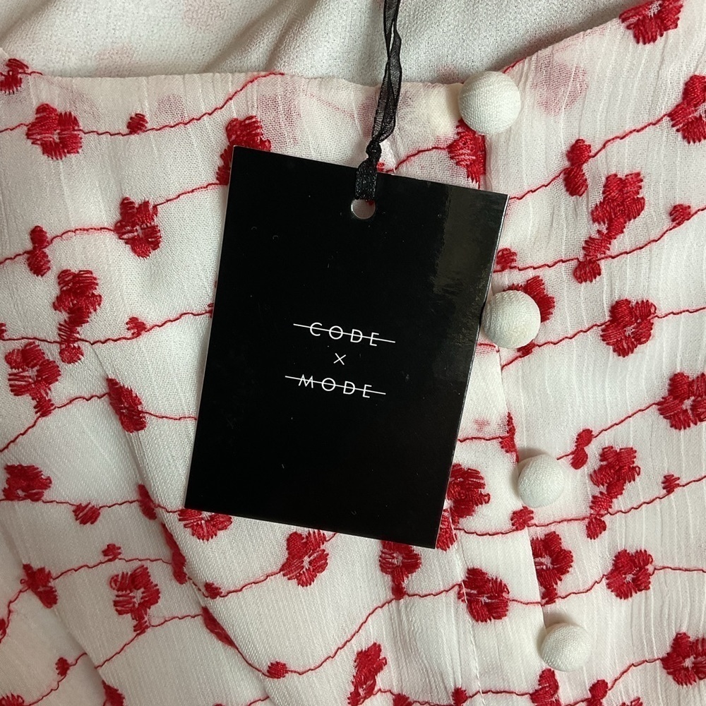 Woman’s Code x Mode Embroidered Top - Picture 7 of 11